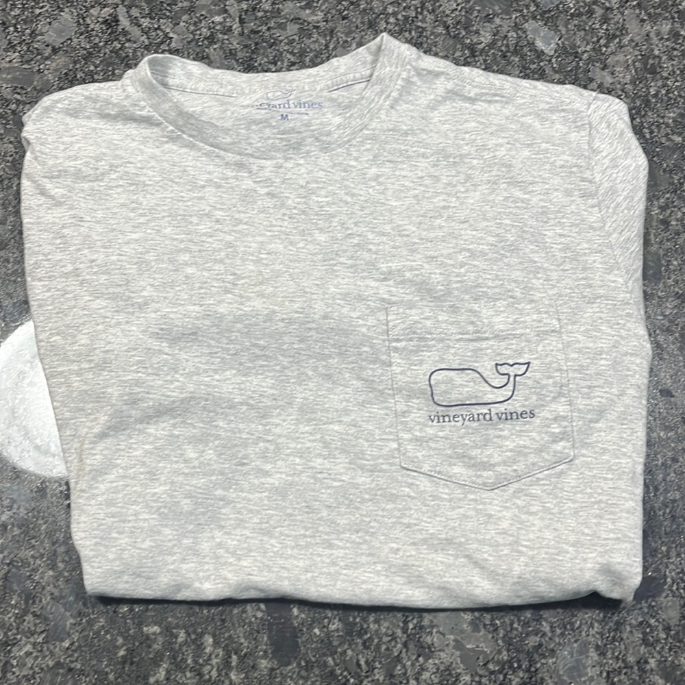 Grey vineyard vines short sleeve